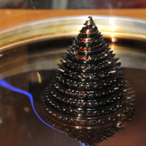 Ferrofluid-Brunnen mit Igel-Struktur, Fotonachweis: UDE