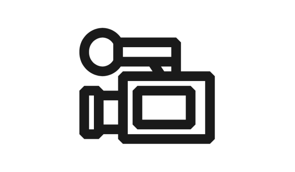 Das Bild zeigt eine Kamera mit aufgesteckten Mikrofon.