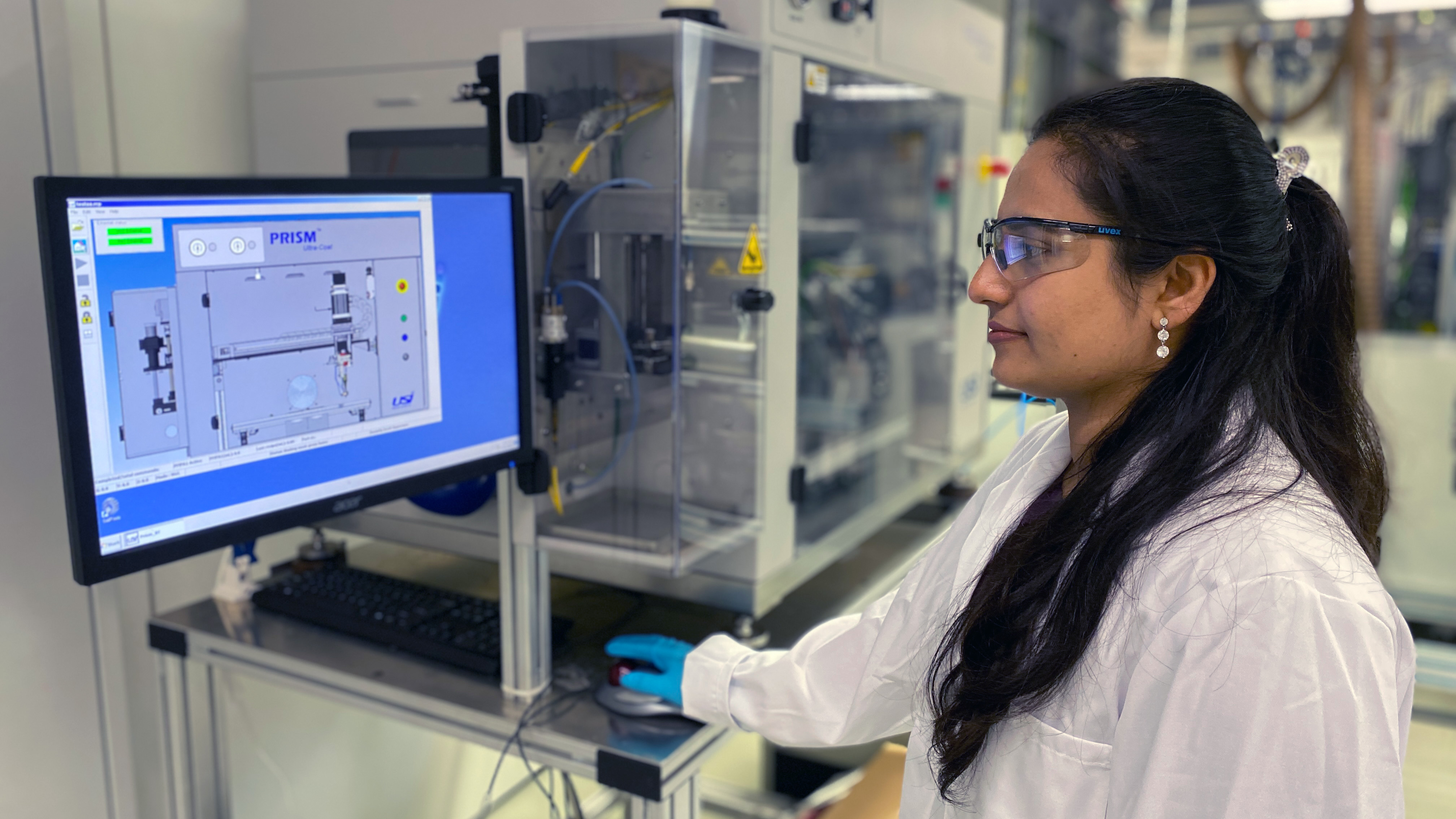 Vineetha Vinayakumar working in te lab 