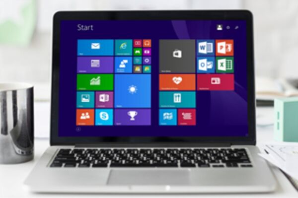 Bild von einem Laptop mit Windows-Desktop