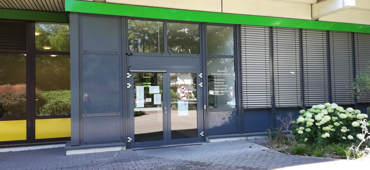 Bild vom EIngang des Einschreibungswesens am Campus Essen