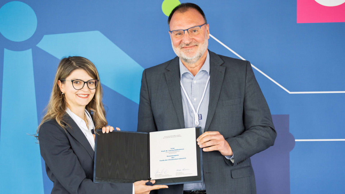 Corina Andronescu receives Lecturer Prize of the Chemical Industry Fund