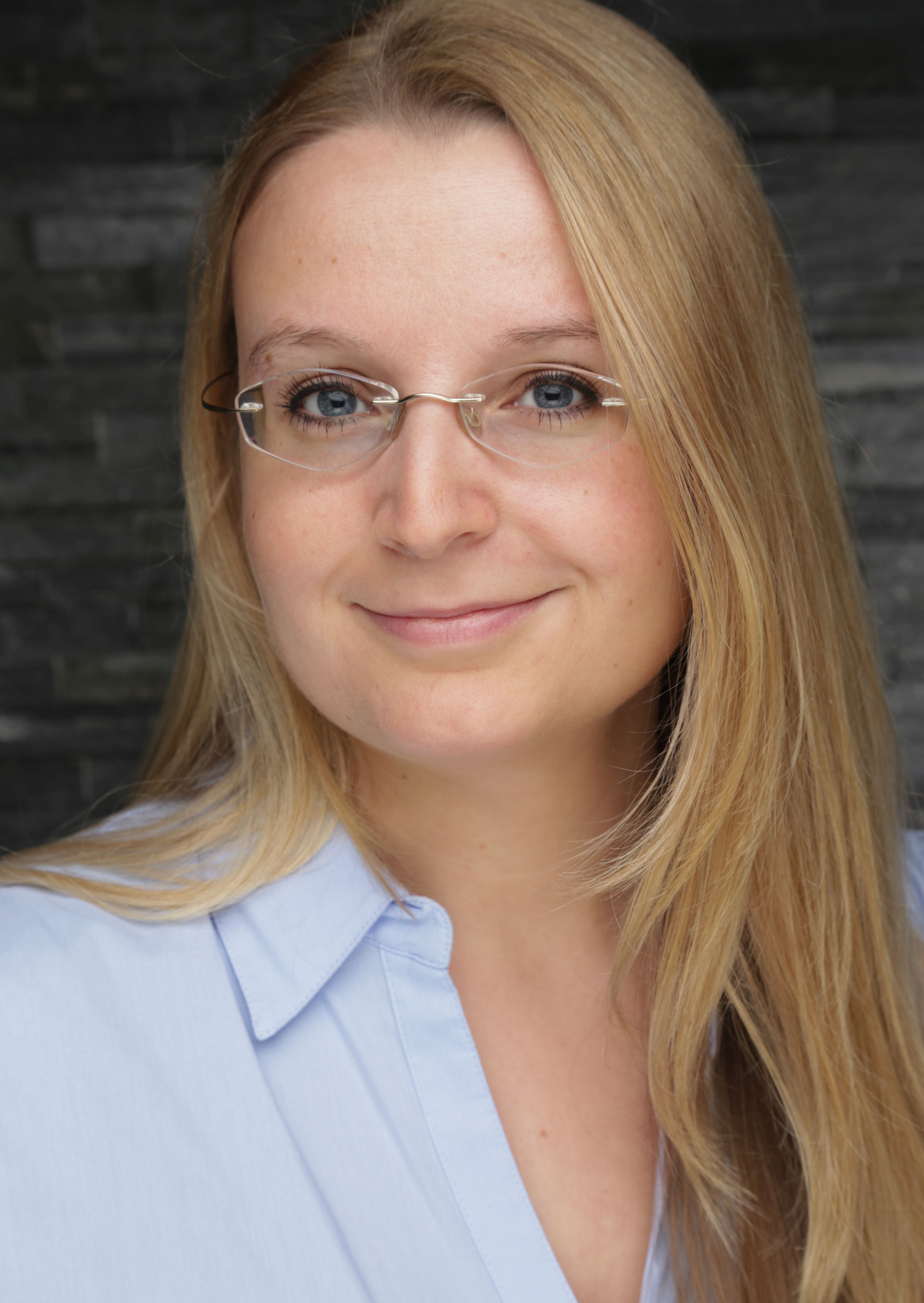 Dr. Elisa Ankert