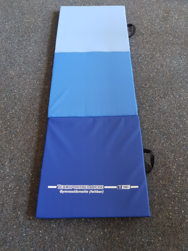 Eine ausgeklappte Bodenmatte in drei Blautönen
