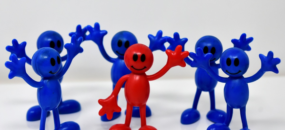 Spielfiguren die zusammenstehen