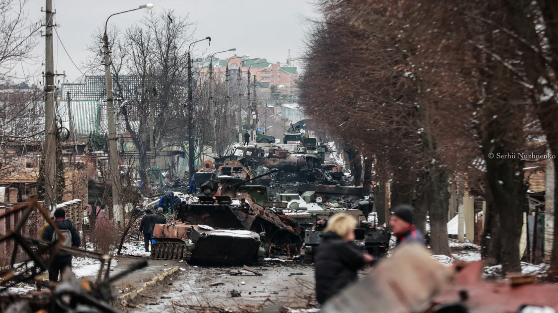 Folgen der russischen Angriffe auf Butscha (die Stadt in der Nähe von Kyjiw). 1. März 2022