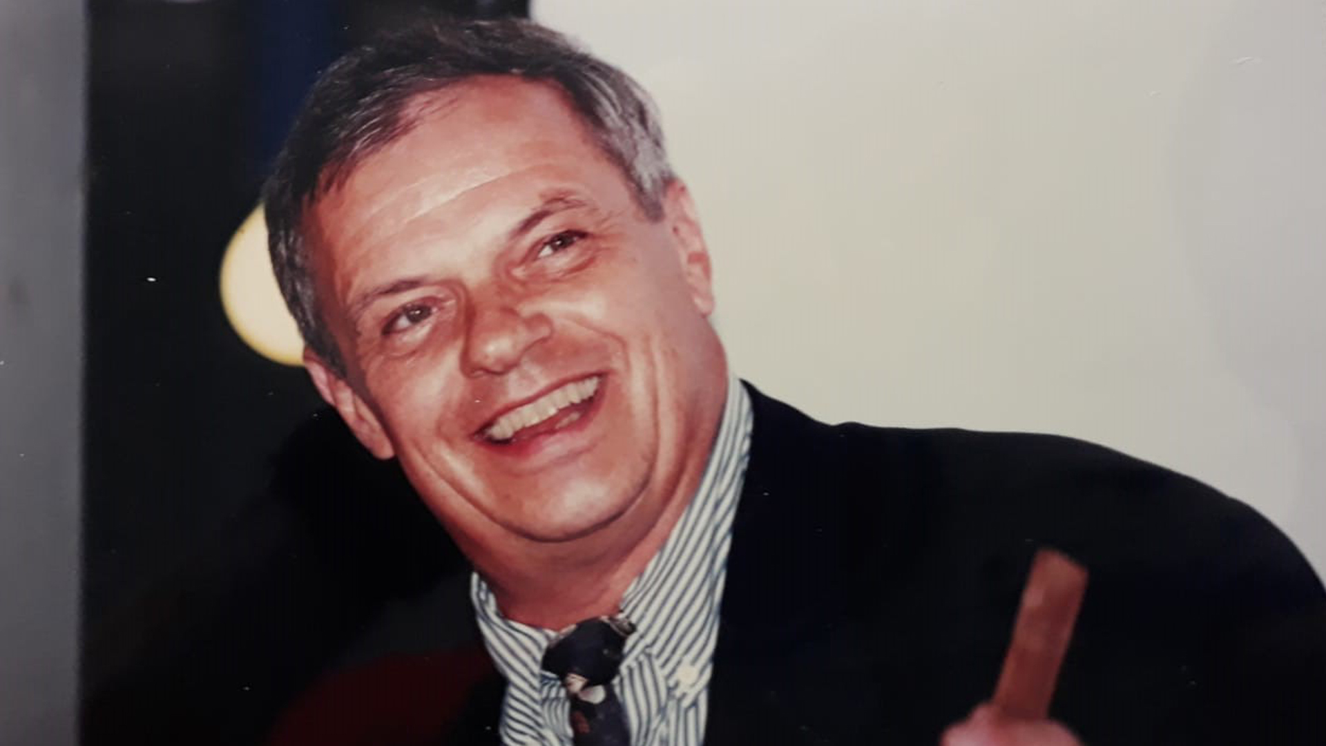 Portrait eines herzlich lachenden Prof. Eberhard Wassermann