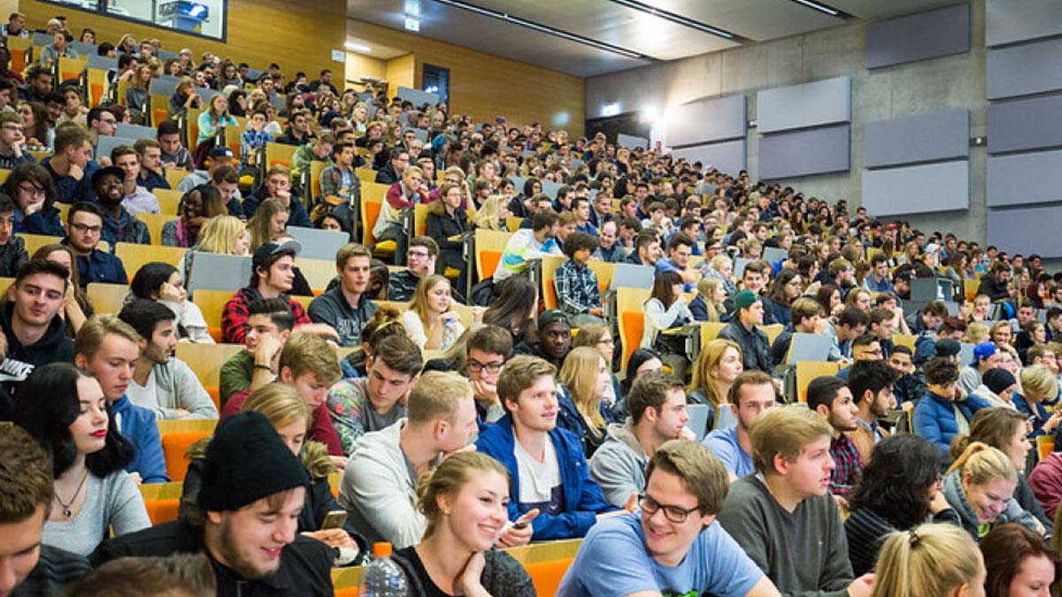 Studierende in Hörsaal