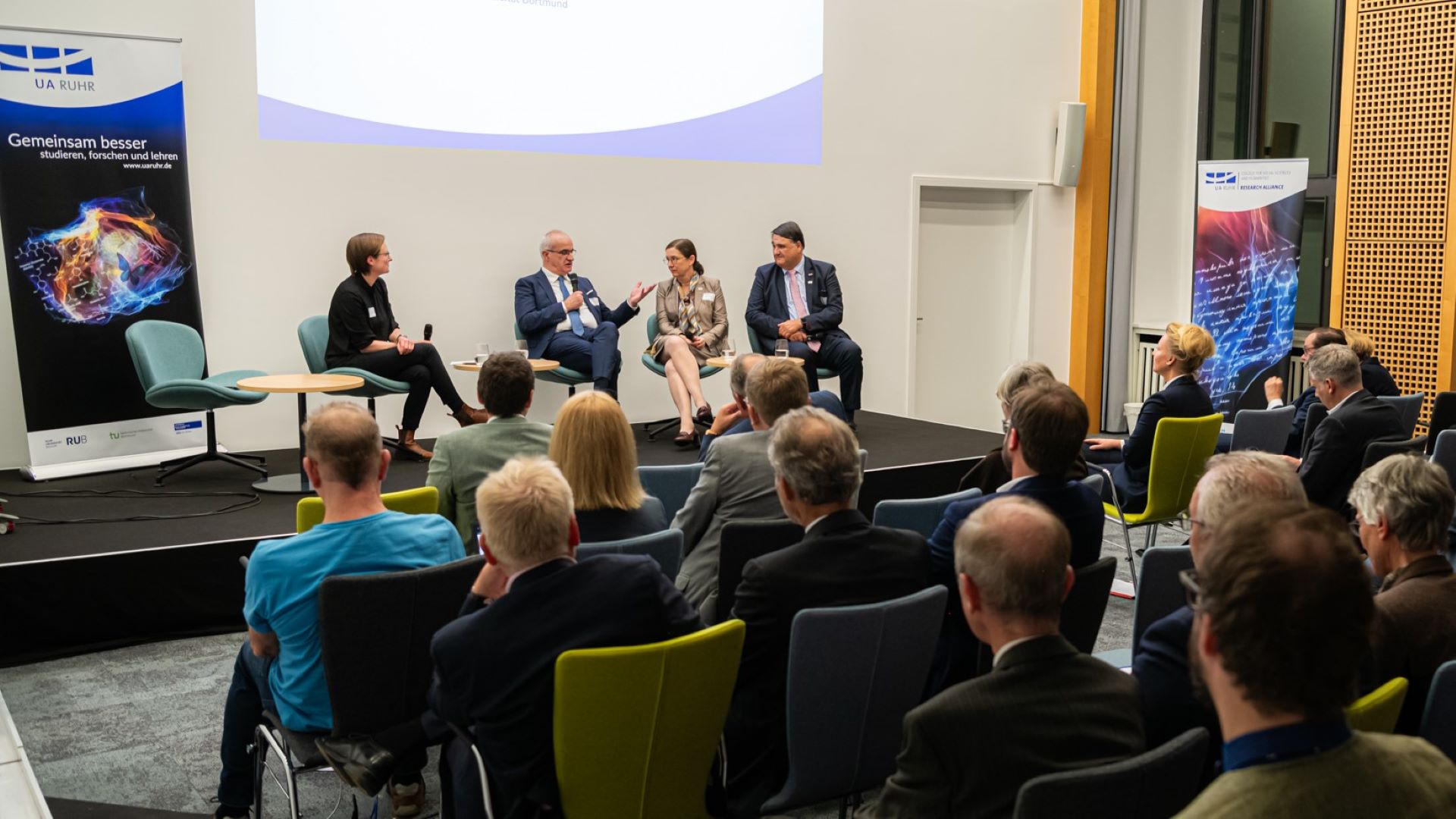 Panel discussion with rectors of the three UA Ruhr universities