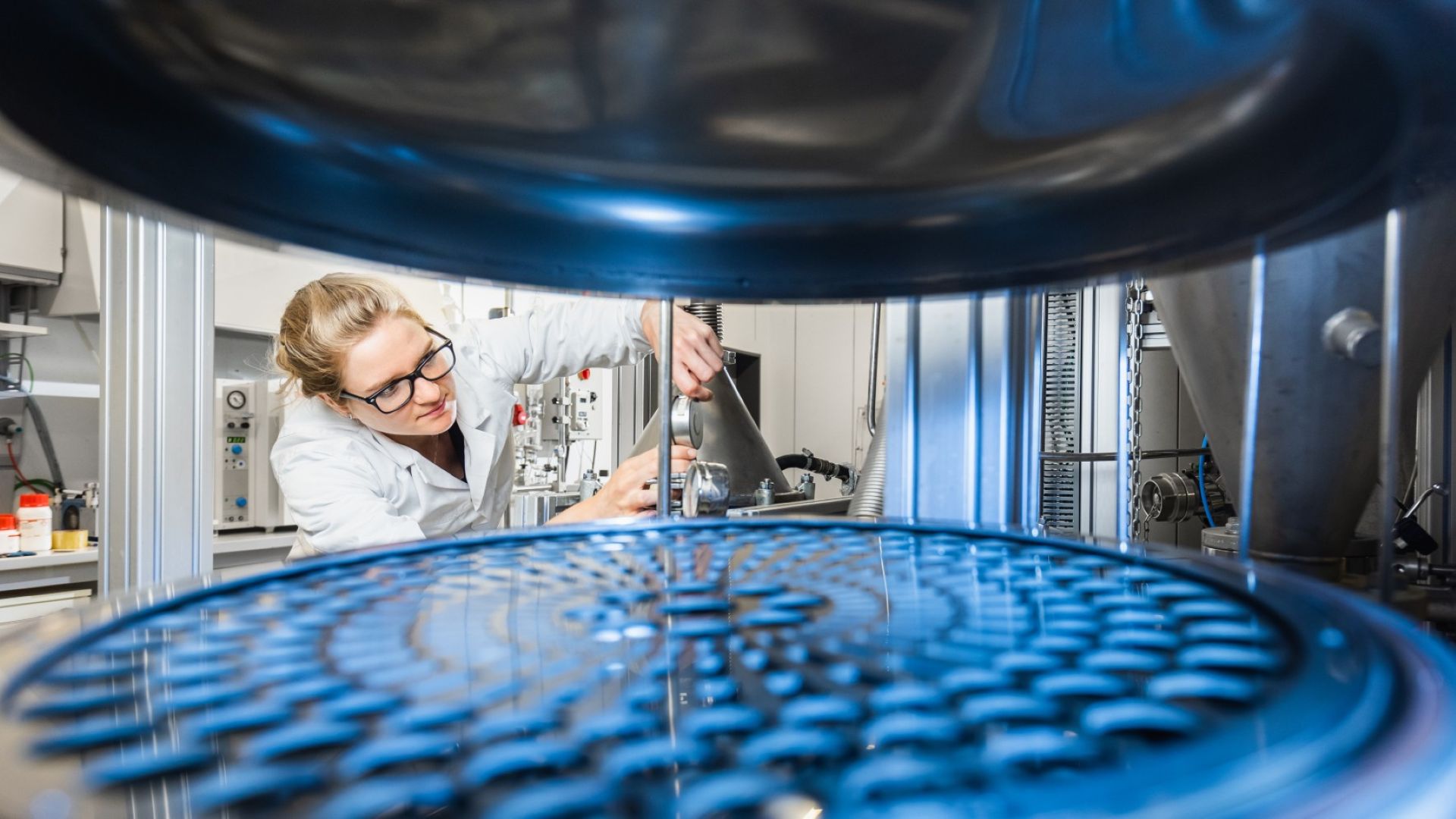 Eine Wissenschaftlerin, die bei CENIDE forscht