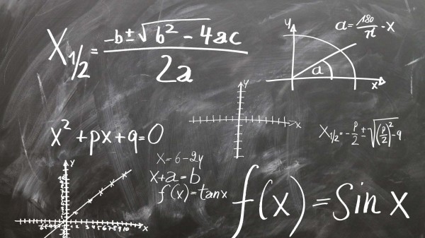 Tafel mit mathematischen Formeln als Symbol für Forschung und wissenschaftlichen Nachwuchs