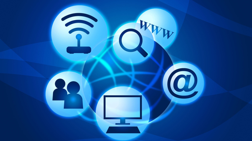 blauer Hintergrund: Symbole für Personen, www, Lupe, @, Monitor, Funk kreisartig und vernetzt angeordnet