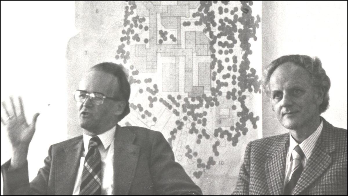 Senatssitzung der Gesamthochschule Duisburg, Baumann (rechts) und Schrey (zweiter von rechts) (Oktober 1975)