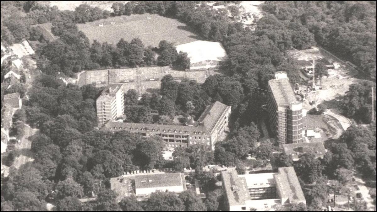 Luftaufnahme des Duisburger Hochschulgeländes an der Lotharstraße (ca. 1979)