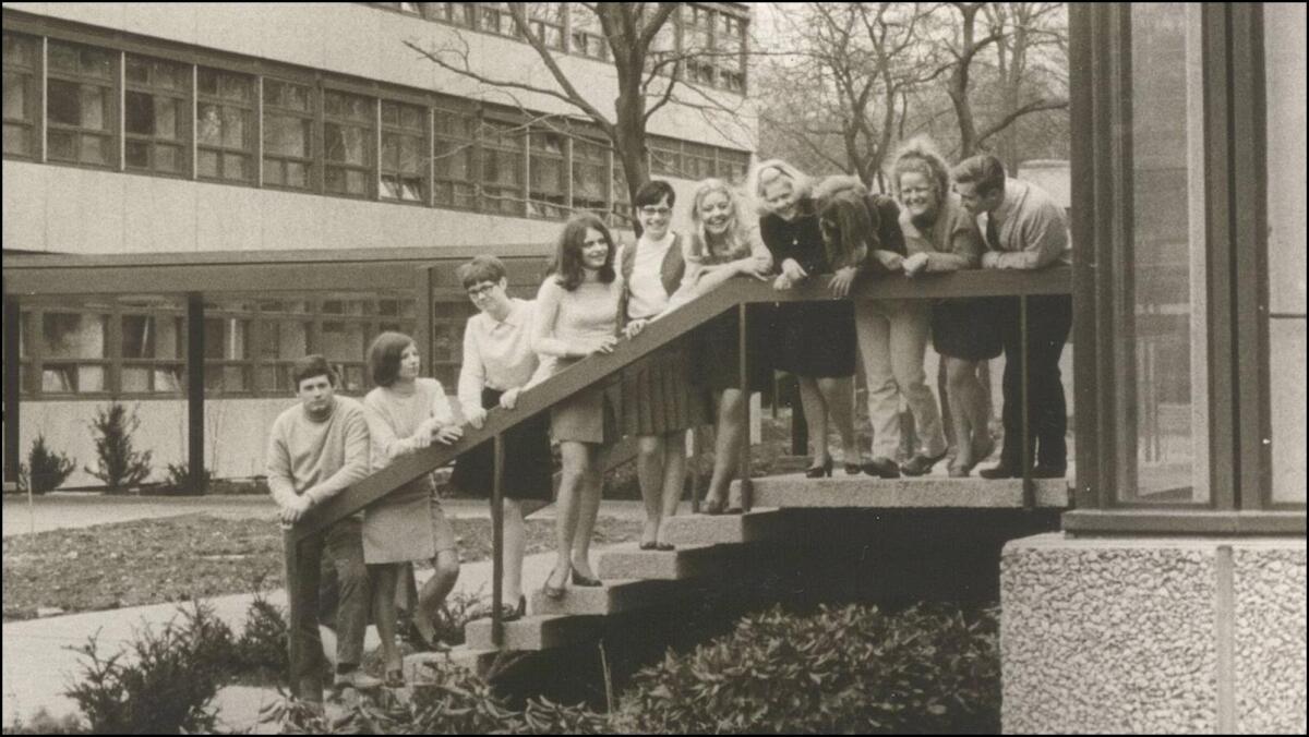 Studierende auf dem Campus der Gesamthochschule Duisburg (1972)