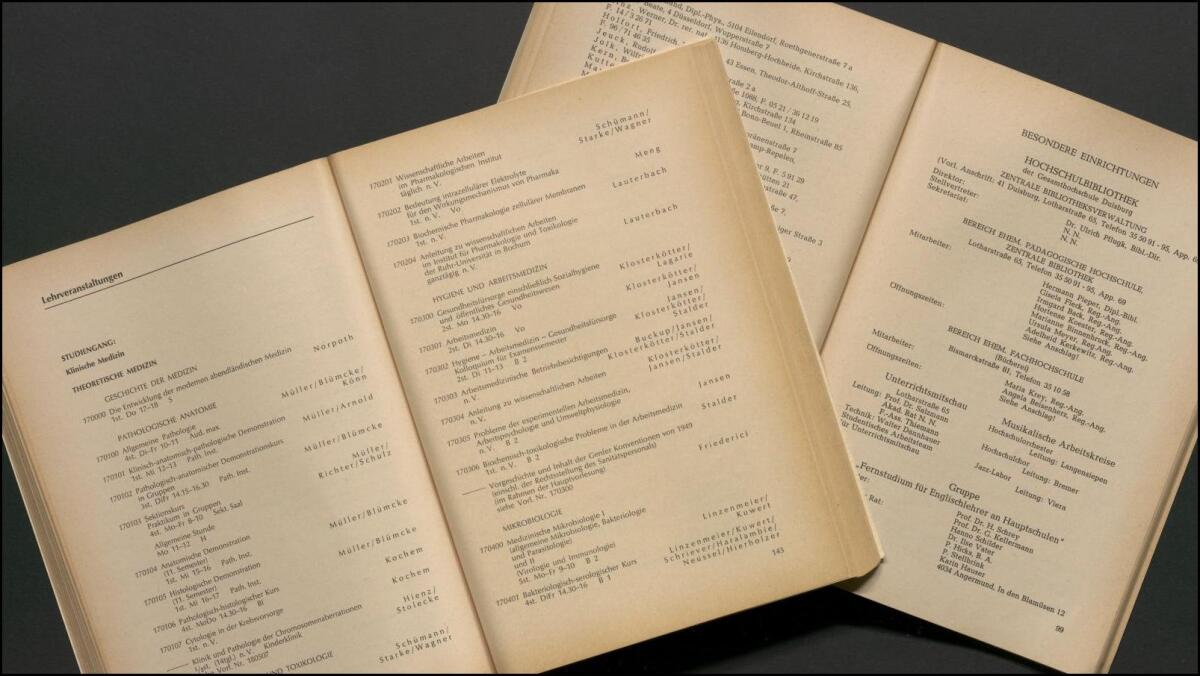 Die ersten Vorlesungsverzeichnisse der Gesamthochschulen Duisburg und Essen