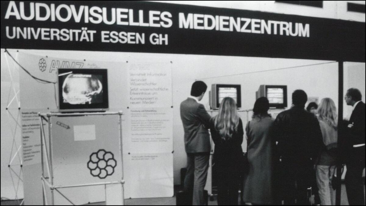 Ausstellungsstand der „Universität Essen“ Gesamthochschule (ohne Datum)