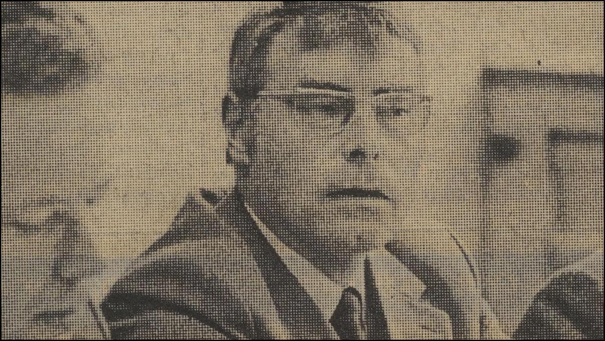 Prof. Peter Hartmann (Mitte) stellt sich Vertretern der Pädagogischen Hochschule Ruhr Abteilung Essen und der Fachhochschule Essen vor (30.06.1972, Fotograf: Hermann Ewers)