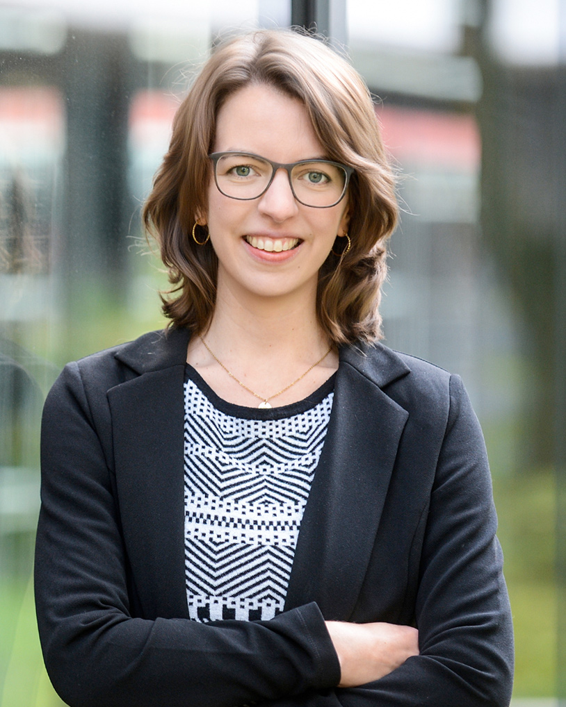 portrait photo of ZMB member Erna K. Wieduwilt