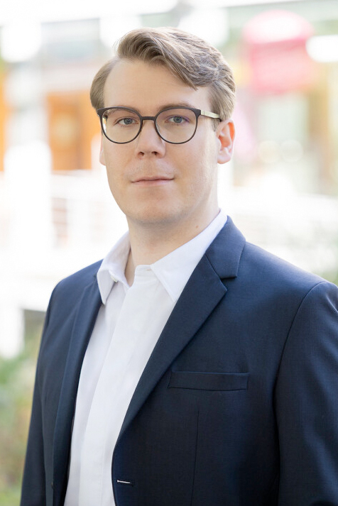 Mike Blüggel portrait